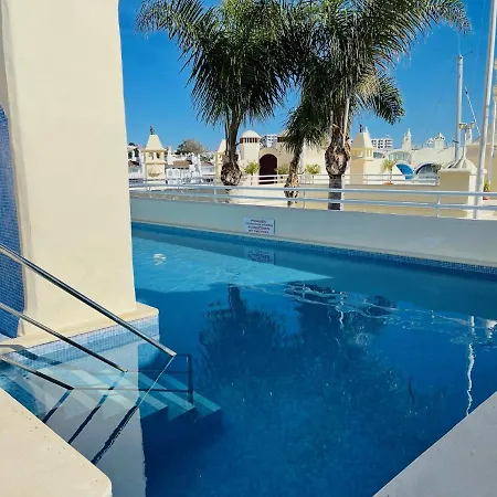 G&g Isla Poniente Puerto Marina בנאלמדנה